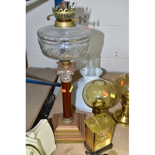 612 - A GROUP OF FIVE QUARTZ CLOCKS WITH ONE OIL LAMP, including two novelty golfing interest clocks, (Jul... 