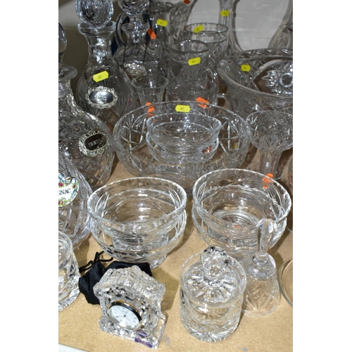 621 - A GROUP OF CUT GLASSWARE, including Corbet cut glass Trifle bowl and six matching dishes, boxed Tutb... 