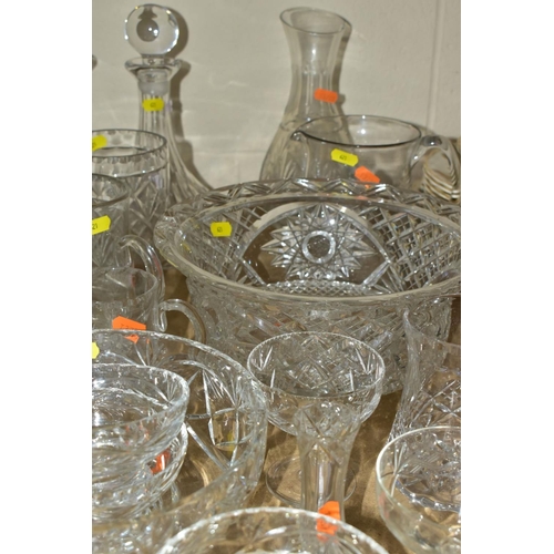 621 - A GROUP OF CUT GLASSWARE, including Corbet cut glass Trifle bowl and six matching dishes, boxed Tutb... 