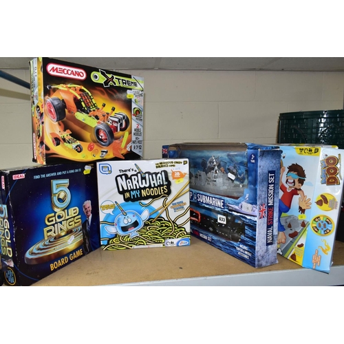 633 - BOXED TOYS AND GAMES, comprising Meccano Xtreme vehicle kit 5820, B & M Battleship and Submarine, Id... 