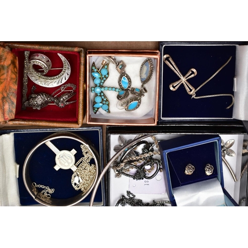 47 - A SELECTION OF SILVER AND WHITE  METAL ITEMS, to include a silver brooch in the form of a bird in fl... 