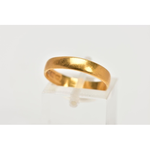 157 - AN EDWARDIAN 22CT GOLD WEDDING BAND, D shape cross section measuring approximately 4.0mm in diameter... 