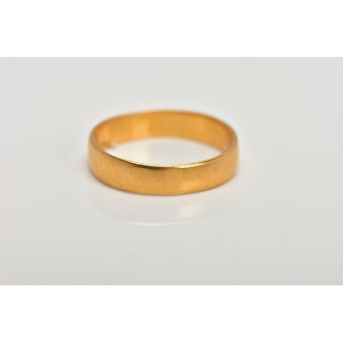 157 - AN EDWARDIAN 22CT GOLD WEDDING BAND, D shape cross section measuring approximately 4.0mm in diameter... 