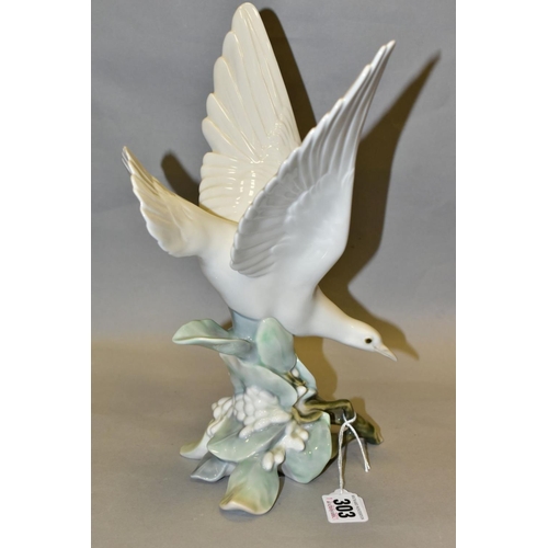 303 - A LLADRO TURTLE DOVE, model no 4550, perched on leaves with wings raised, designed by Fulgencio Garc... 