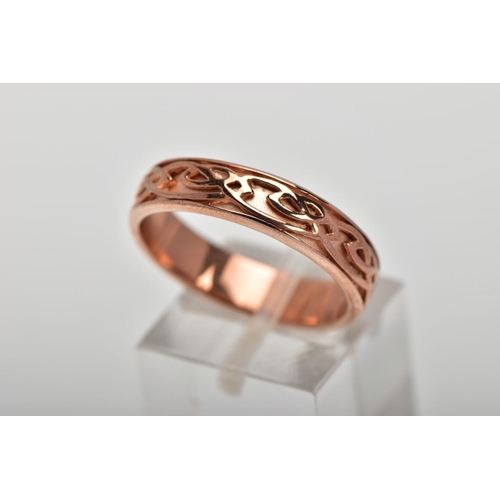 47 - A 9CT ROSE GOLD CLOGAU BAND RING, the 'Annwyl' ring is designed with an applied Celtic weave pattern... 