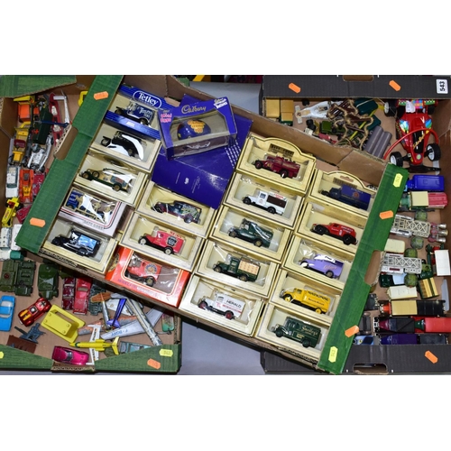 543 - A QUANTITY OF UNBOXED AND ASSORTED PLAYWORN DIECAST VEHICLES, to include Dinky, Corgi, Matchbox, Maj... 