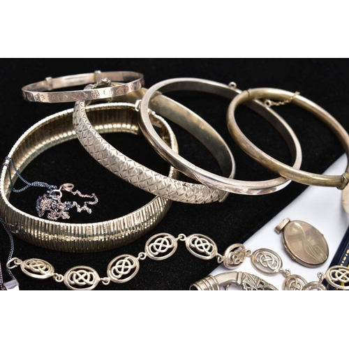 60 - A SELECTION OF SILVER AND WHITE METAL JEWELLERY, to include various charms, two oval lockets, an ear... 