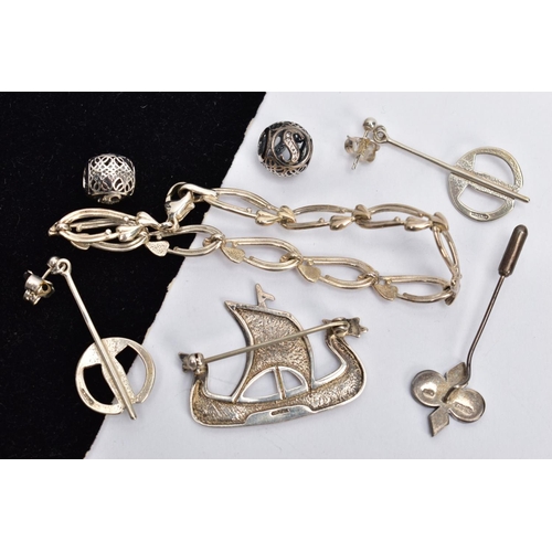 64 - SIX ITEMS OF DESIGNER JEWELLERY, to include two Pandora initial charms, together with four items of ... 