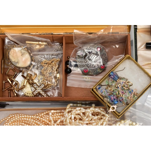 66 - A SELECTION OF COSTUME JEWELLERY, WATCH, PENS AND CIGAR BOX, the jewellery to include a Dyrberg/Kern... 