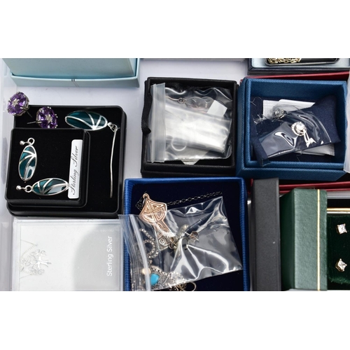 81 - A SELECTION OF SILVER AND WHITE METAL JEWELLERY, to include various earrings, various charms, a rose... 
