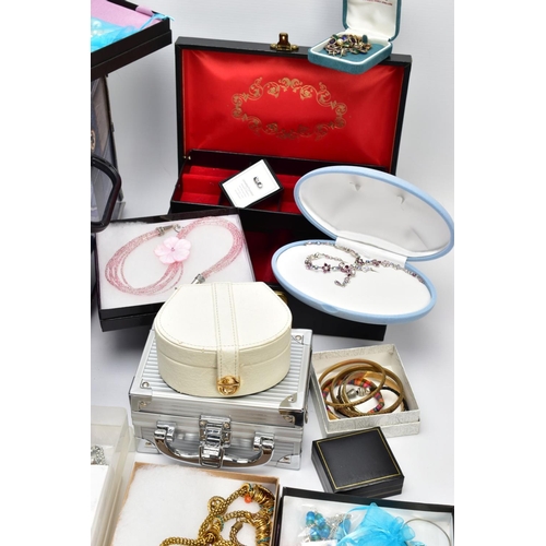 83 - A BOX OF COSTUME JEWELLERY, to include two enamel brooches by Fish, a hinged bangle, various brooche... 