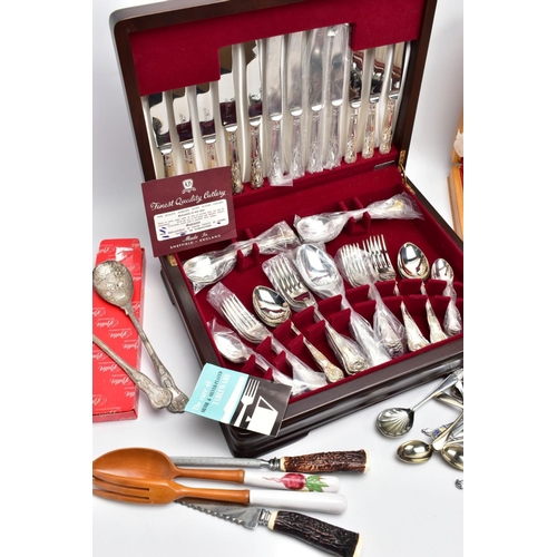 87 - TWO CASED SETS OF PLATED CUTLERY, A CASED SPOON SET, LOOSE SPOONS, A CARVING SET AND SALAD UTENSILS,... 
