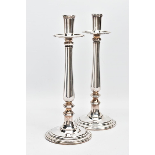91 - A PAIR OF PLAIN DESIGNED STAINLESS-STEEL CANDLESTICKS, signed to the base 'GTS, Sambonet, Italy' to ... 