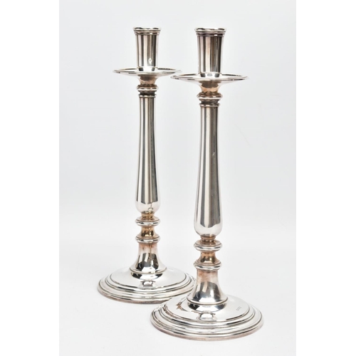 91 - A PAIR OF PLAIN DESIGNED STAINLESS-STEEL CANDLESTICKS, signed to the base 'GTS, Sambonet, Italy' to ... 