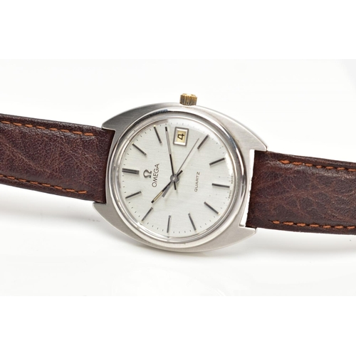 51 - AN OMEGA QUARTZ WRISTWATCH, silvered dial with baton markers, date window at three o'clock, stainles... 