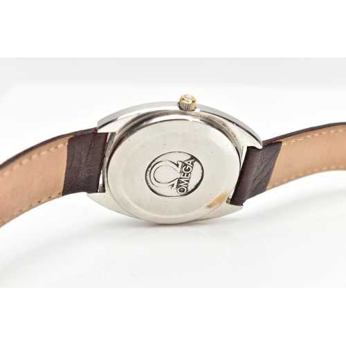 51 - AN OMEGA QUARTZ WRISTWATCH, silvered dial with baton markers, date window at three o'clock, stainles... 