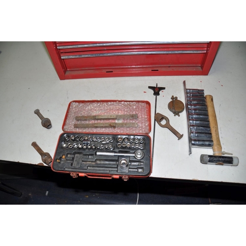 1067 - A STACK ON METAL MECHANICS CHEST containing various tools and hardware including long sockets , a pa... 