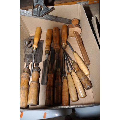 1082 - TWO SMALL TRAYS CONTAINING WOOD CHISEL and Gouges, Engineering test equipment including Rabone and C... 