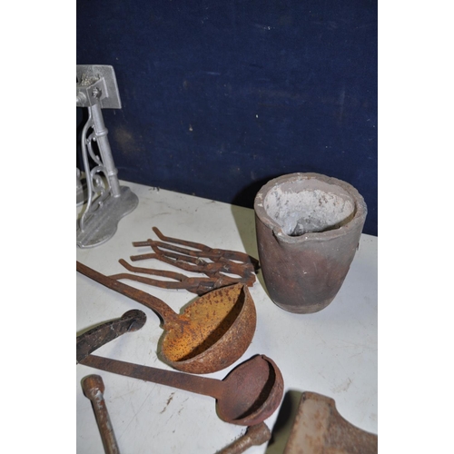 1084 - A COLLECTION OF VINTAGE METALWARE including a Smelting pot, ladles and grips, two cast aluminium bra... 