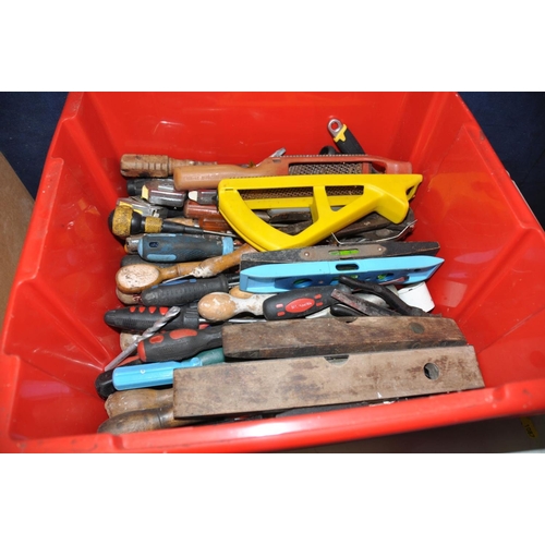 1092 - TWO TRAYS CONTAINING HANDTOOLS AND HARDWARE including a box of barbed wire, a halogen lamp, an elect... 