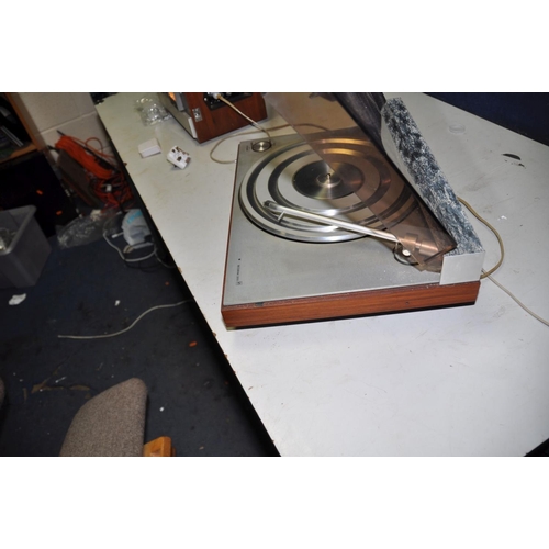 1104 - A BANG AND OLUFSEN BEOGRAM 3000 fitted with a SP10 cartridge (PAT pass and working) smoked plexiglas... 