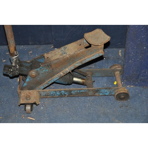 1109 - A VINTAGE HEAVY DUTY TROLLEY JACK along with a bespoke 1m motorbike ramp (2)