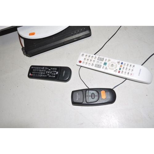 1115 - A SAMSUNG 19in TV with remote, a Venturer hi fi with remote, a pair of Toshiba hi fi speakers ( unte... 