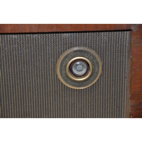 1145 - A VINTAGE MURPHY VALVE RADIO TYPE A242 RECEIVER in a Walnut case ( PAT pass, powers up but no audio ... 