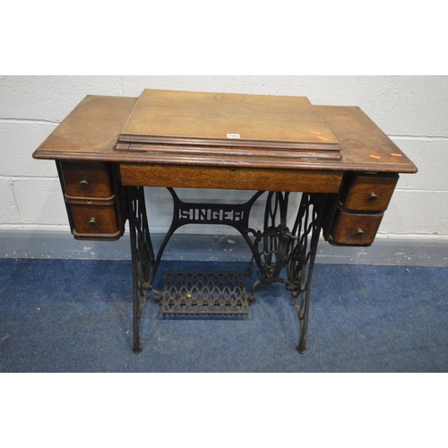 1502 - A SINGER TREDLE SEWING MACHINE