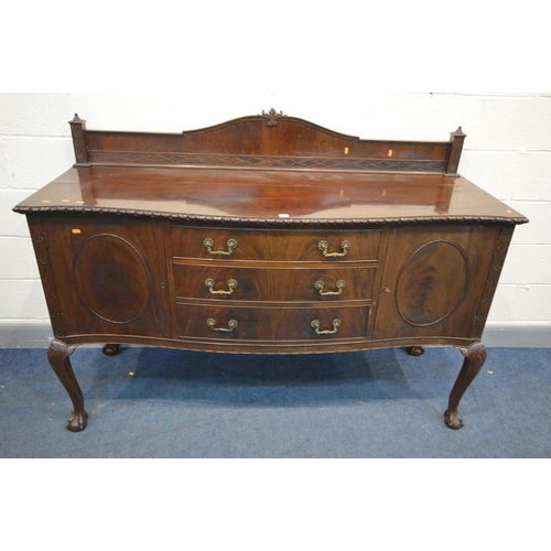 1503 - AN EDWARDIAN MAHOGANY SERPENTINE SIDEBOARD with a raised back with blind fretwork detail, on a base ... 