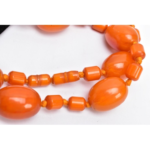 130 - AN AMBER COLOURED BAKELITE BEAD NECKLACE, designed with thirteen large oval beads each measuring app... 