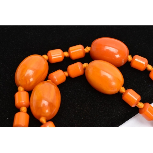 130 - AN AMBER COLOURED BAKELITE BEAD NECKLACE, designed with thirteen large oval beads each measuring app... 