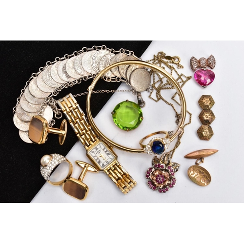 132 - A BAG OF ASSORTED JEWELLERY, to include a silver gilt hinged bangle, decorative floral and foliate d... 