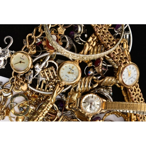 135 - A 9CT GOLD LADIES WRISTWATCH WITH A BAG OF ASSORTED COSTUME JEWELLERY, the wristwatch with a round s... 