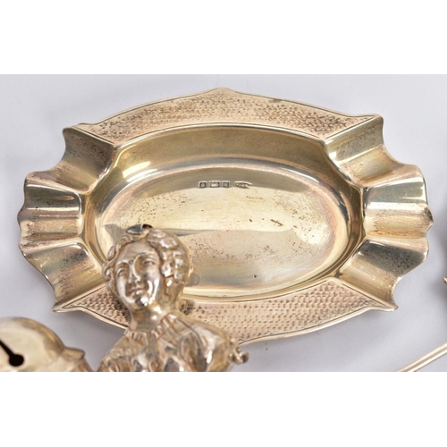 142 - A SELECTION OF SILVER ITEMS, to include two silver oval shaped, engine turned design ashtrays, each ... 