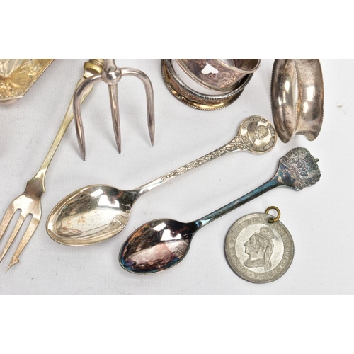 149 - A SELECTION OF SILVER AND WHITE METAL ITEMS, to include four silver napkin rings, each with full hal... 