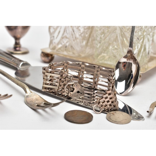 149 - A SELECTION OF SILVER AND WHITE METAL ITEMS, to include four silver napkin rings, each with full hal... 