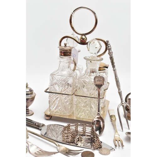 149 - A SELECTION OF SILVER AND WHITE METAL ITEMS, to include four silver napkin rings, each with full hal... 