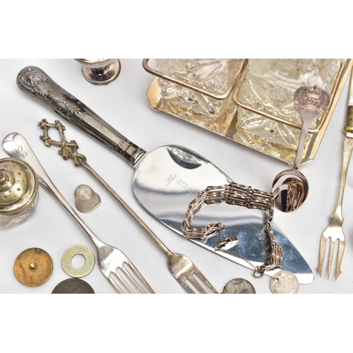 149 - A SELECTION OF SILVER AND WHITE METAL ITEMS, to include four silver napkin rings, each with full hal... 