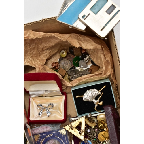 157 - A BOX OF MOSTLY COSTUME JEWELLERY, to include various brooches such as white metal marcasite flowers... 