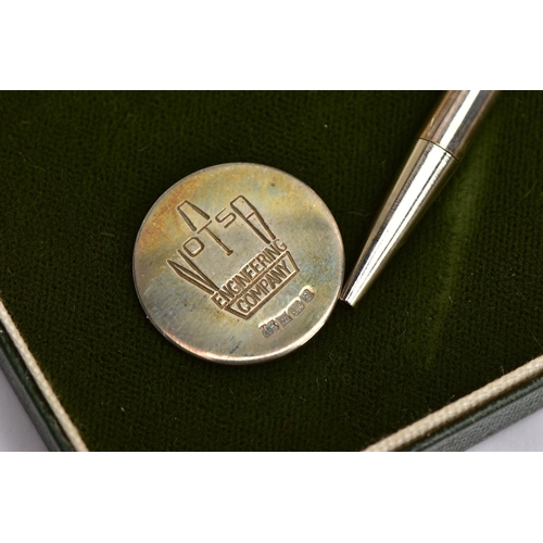 16 - TWO CASED GOLF TEE AND MARKER SETS, the first in 9ct gold, 9ct hallmark for Birmingham 1977, approxi... 