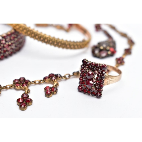 172 - A SELECTION OF BOHEMIAN GARNET JEWELLERY, to include a yellow metal floral designed necklace, fitted... 