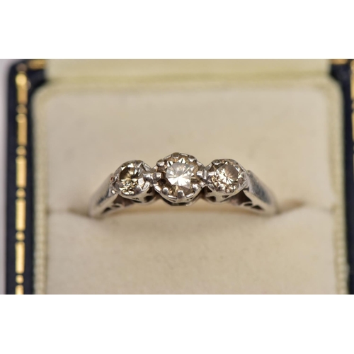 181 - AN 18CT WHITE GOLD THREE STONE DIAMOND RING, designed with three graduated round brilliant cut diamo... 