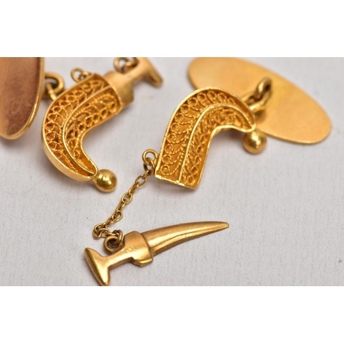 188 - A PAIR OF YELLOW METAL NOVLETY ARABIC CUFFLINKS, each in the form of a sheath and removeable dagger ... 