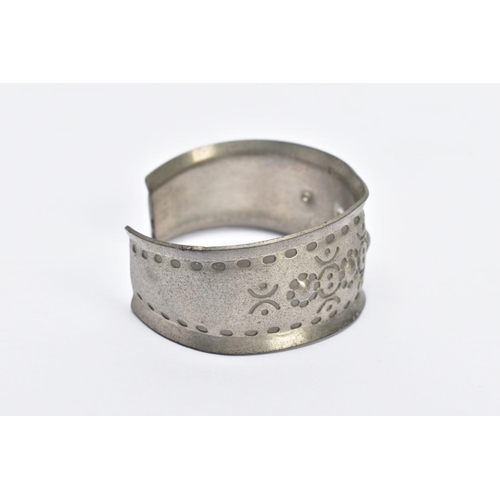 21 - A PEWTER 'JORGEN JENSEN' BANGLE, handmade bangle with a beaded design, signed 'Jorgen Jensen, Denmar... 