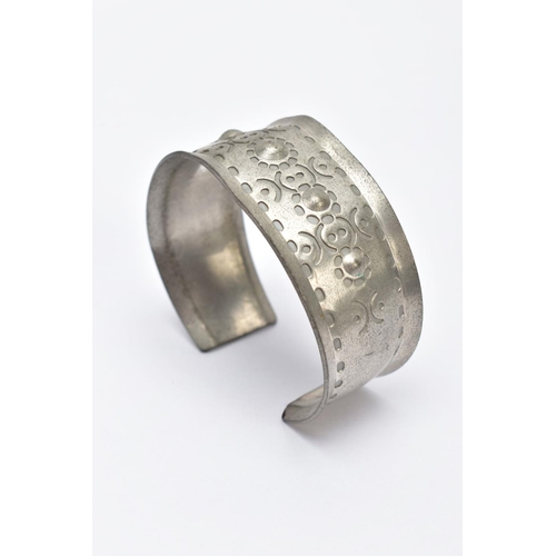 21 - A PEWTER 'JORGEN JENSEN' BANGLE, handmade bangle with a beaded design, signed 'Jorgen Jensen, Denmar... 