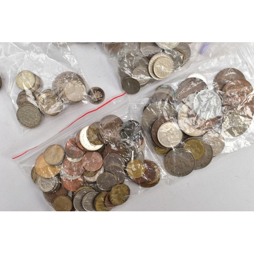 211 - A BOX CONTAINING A SMALL AMOUNT OF WORLD COINS to include a parcel of silver .925 to .400 crowns and... 