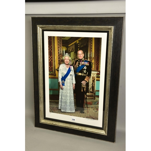 318 - JOHN SWANNELL (BRITISH 1946), 'HER MAJESTY QUEEN ELIZABETH AND HRH PRINCE PHILIP', a limited edition... 