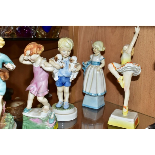 339 - FOURTEEN ROYAL WORCESTER CHILD'S BLESSING BOY AND GIRL DAYS OF THE WEEK FIGURES, comprising Monday 3... 