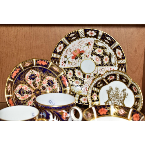 364 - A COLLECTION OF ASSORTED ROYAL CROWN DERBY IMARI ODDMENTS, including two limited edition wavy rim pi... 